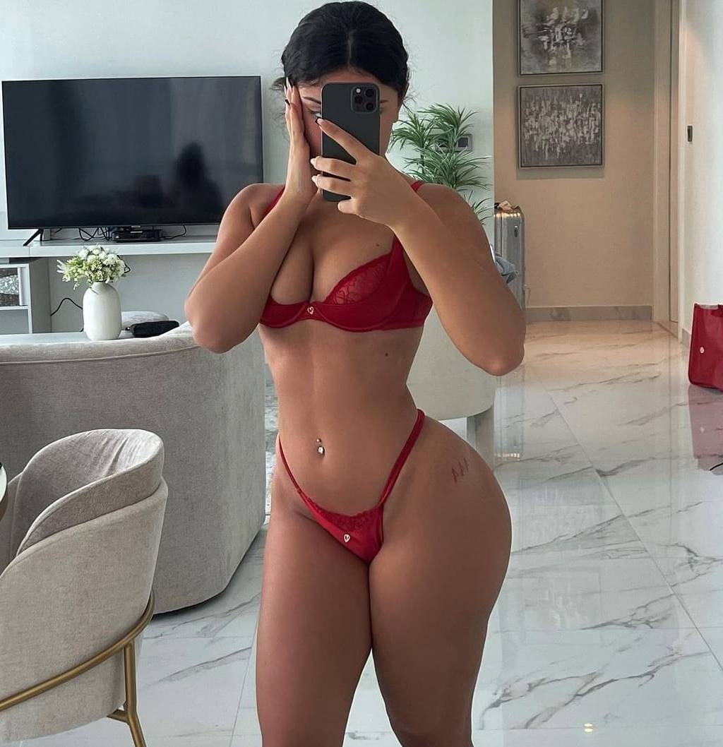 Bahçeşehir Escort Bayan Pelinle Tutkunun Sınırlarını Zorlayın